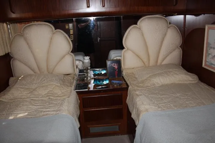 Slide: The Image of Hatteras 58 Motor Yacht 1985 - 17