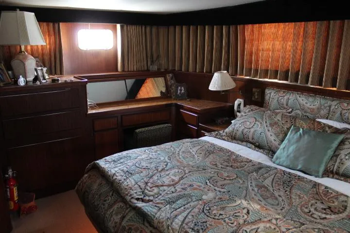 Slide: The Image of Hatteras 58 Motor Yacht 1985 - 18