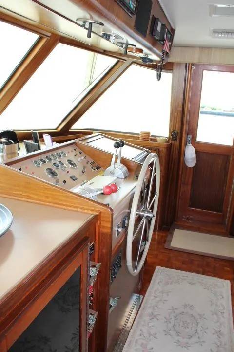 Slide: The Image of Hatteras 58 Motor Yacht 1985 - 25