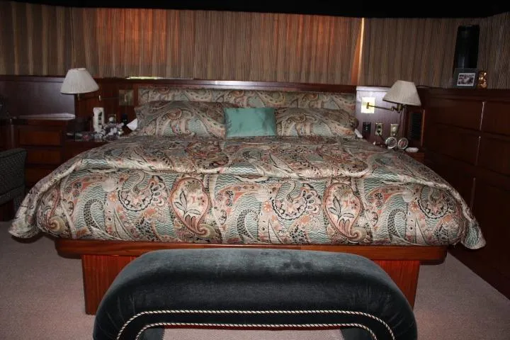 Slide: The Image of Hatteras 58 Motor Yacht 1985 - 39