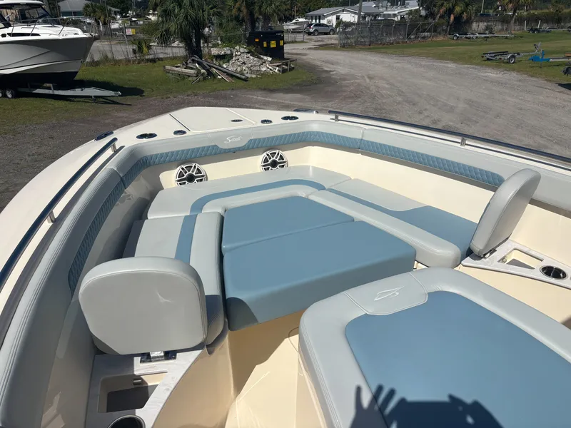 Slide: The Image of Scout 260 LXF 2024 - 11