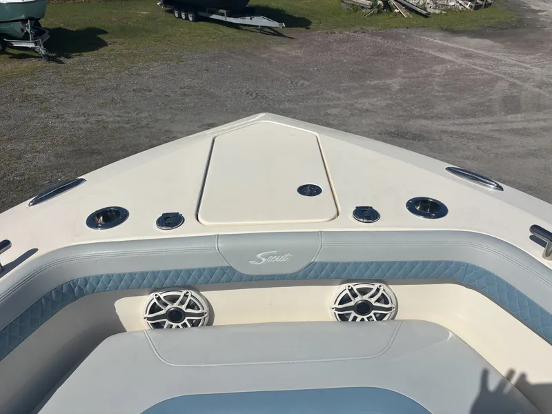 Slide: The Image of Scout 260 LXF 2024 - 12