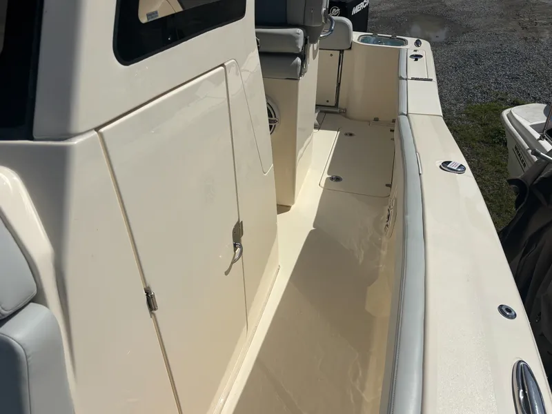 Slide: The Image of Scout 260 LXF 2024 - 18