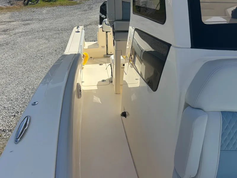 Slide: The Image of Scout 260 LXF 2024 - 19