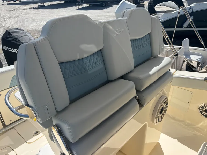 Slide: The Image of Scout 260 LXF 2024 - 20