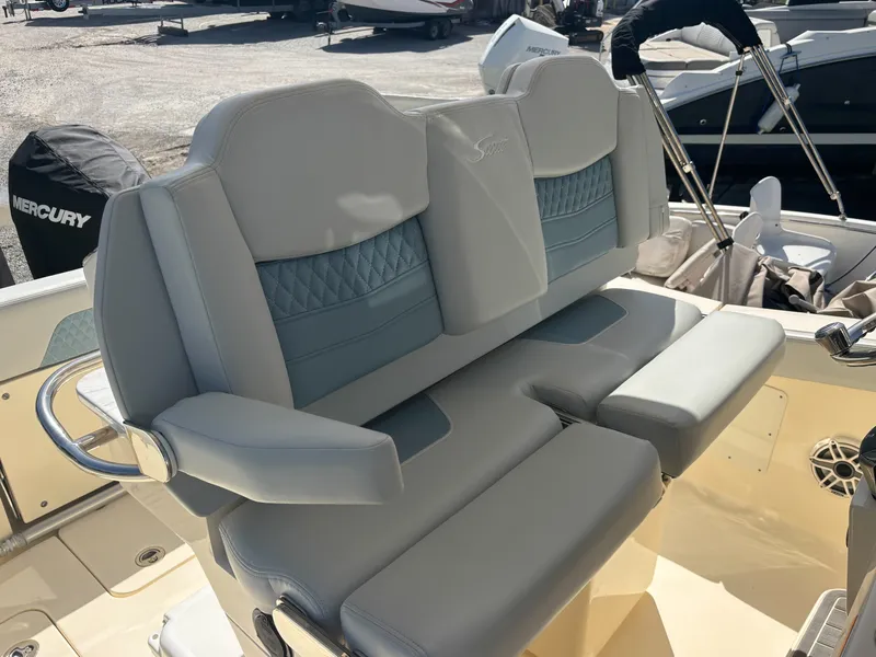 Slide: The Image of Scout 260 LXF 2024 - 21