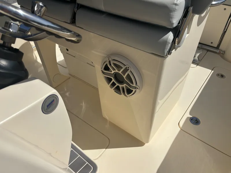 Slide: The Image of Scout 260 LXF 2024 - 22