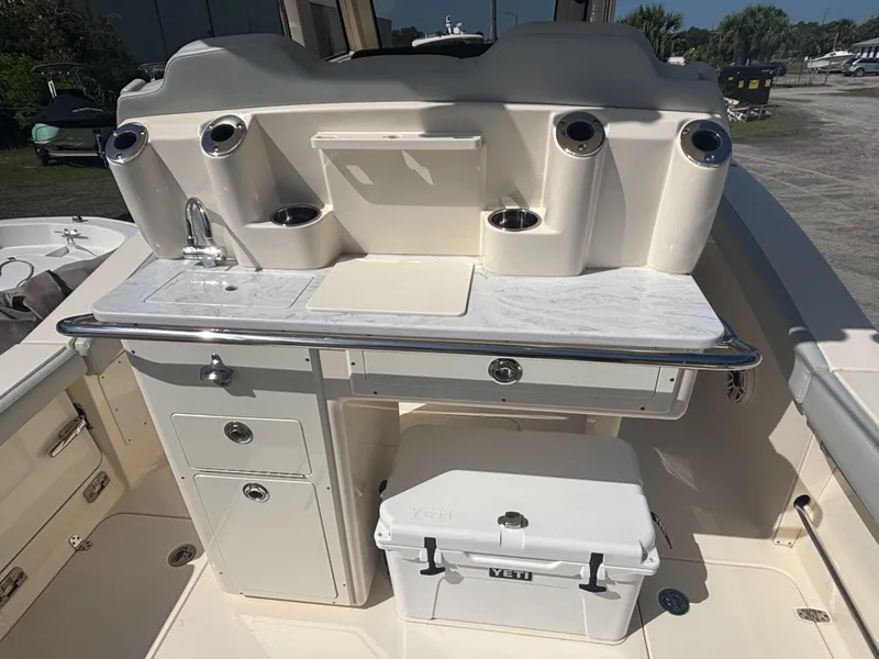 Slide: The Image of Scout 260 LXF 2024 - 27