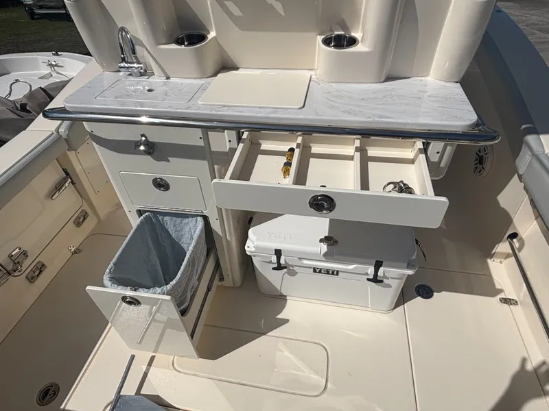 Slide: The Image of Scout 260 LXF 2024 - 28