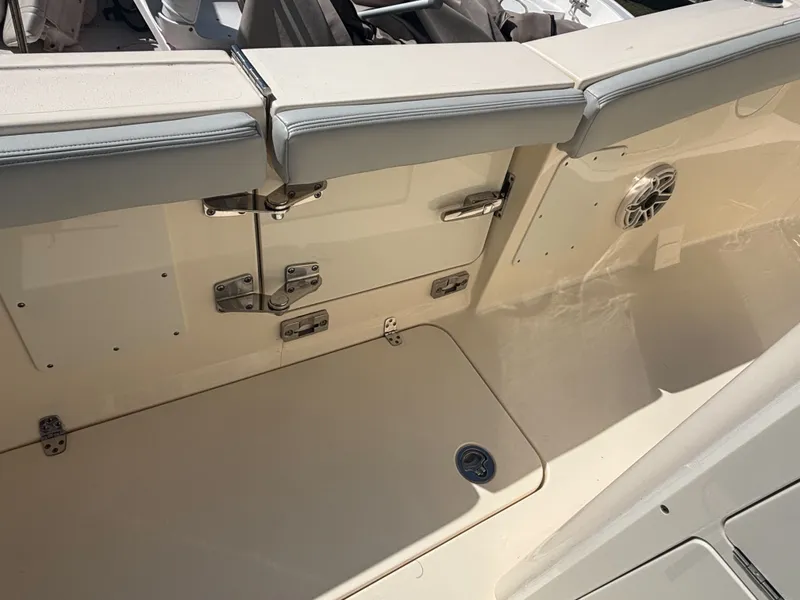 Slide: The Image of Scout 260 LXF 2024 - 30