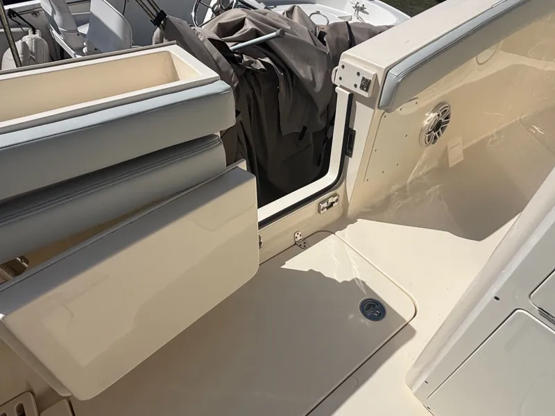 Slide: The Image of Scout 260 LXF 2024 - 31