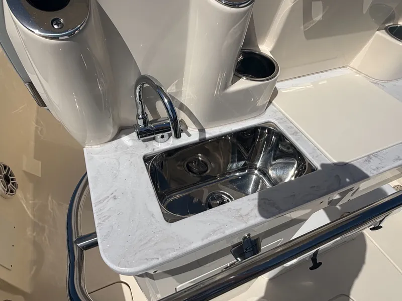 Slide: The Image of Scout 260 LXF 2024 - 32