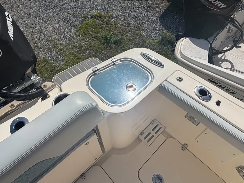 Slide: The Image of Scout 260 LXF 2024 - 37