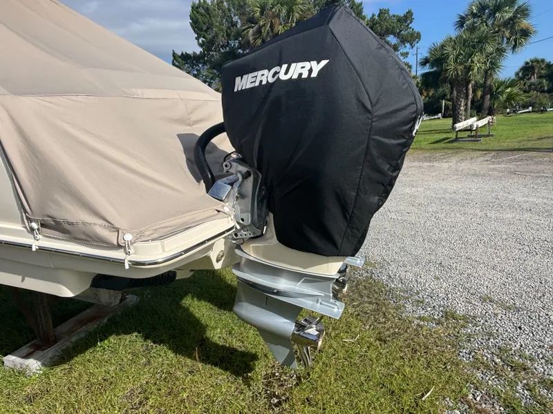 Slide: The Image of Scout 260 LXF 2024 - 9