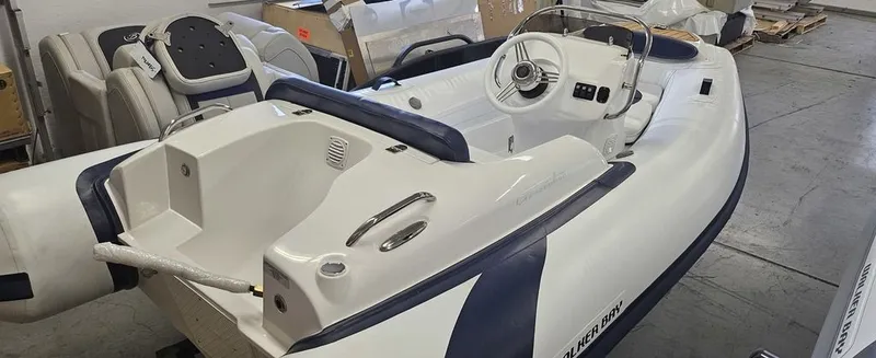 Slide: The Image of Walker Bay Generation 360 DLX 2024 - 2