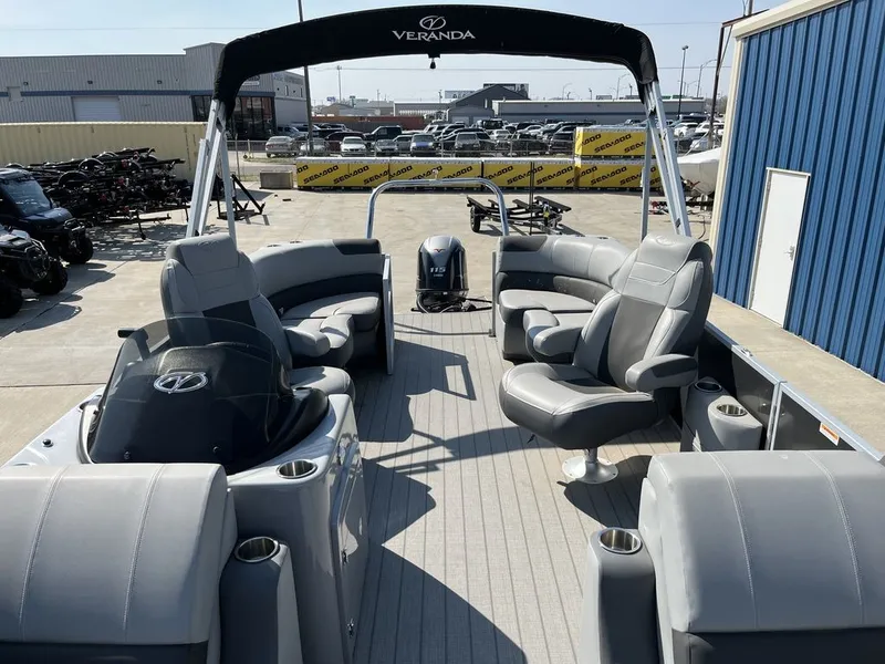 Slide: The Image of Veranda VR20RC Bi-Toon 2023 - 28