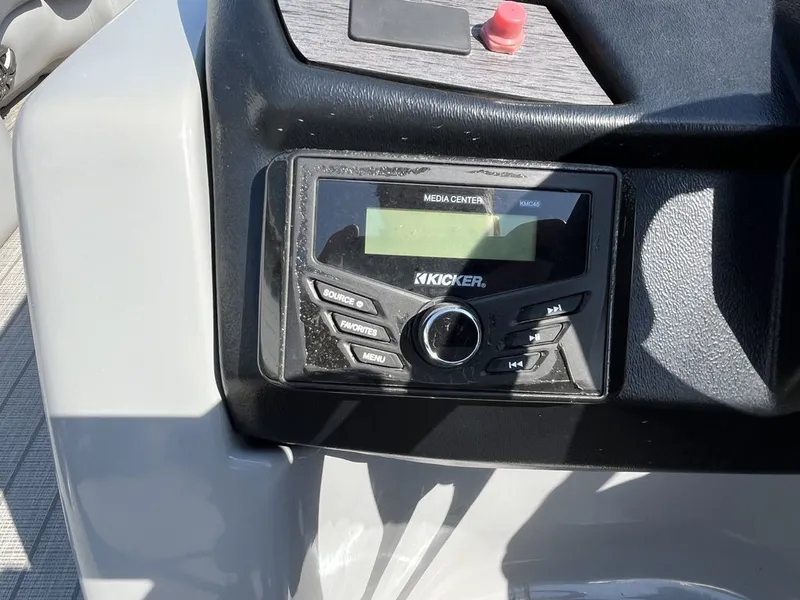 Slide: The Image of Veranda VR20RC Bi-Toon 2023 - 18