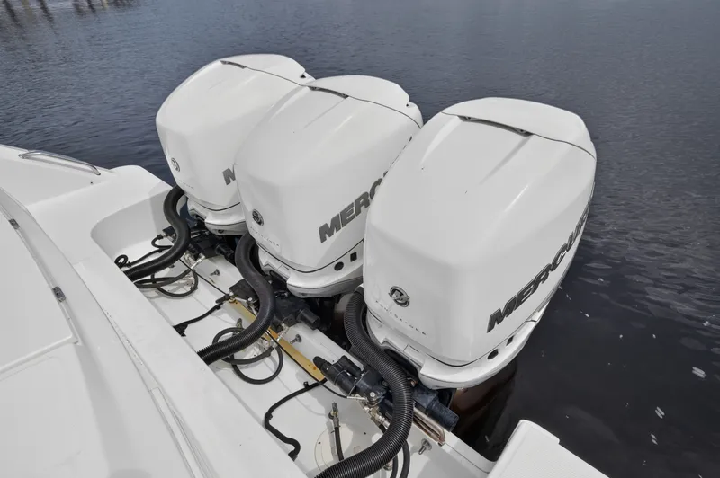 Slide: The Image of Boston Whaler 380 OUTRAGE 2018 - 53