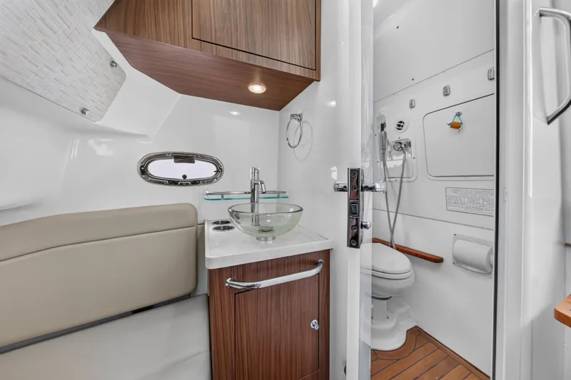 Slide: The Image of Boston Whaler 380 OUTRAGE 2018 - 20