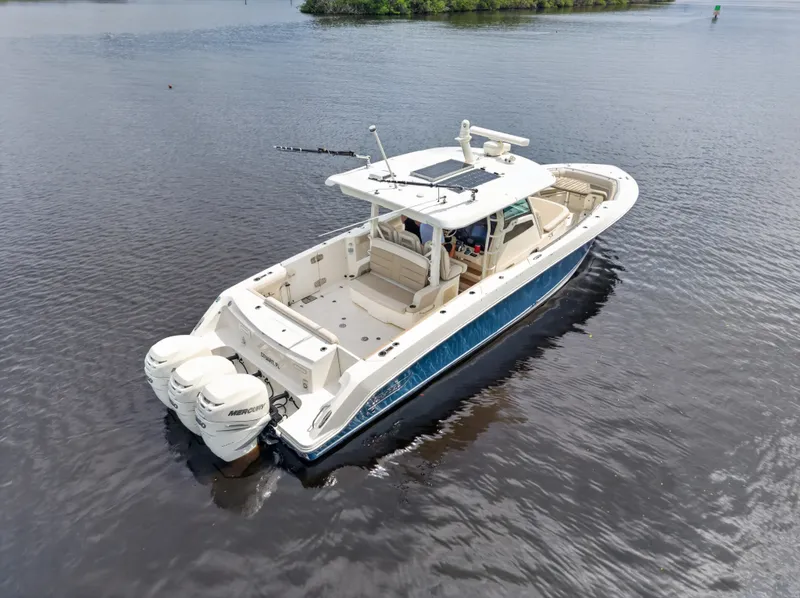 Slide: The Image of Boston Whaler 380 OUTRAGE 2018 - 5