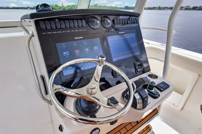 Slide: The Image of Boston Whaler 380 OUTRAGE 2018 - 64