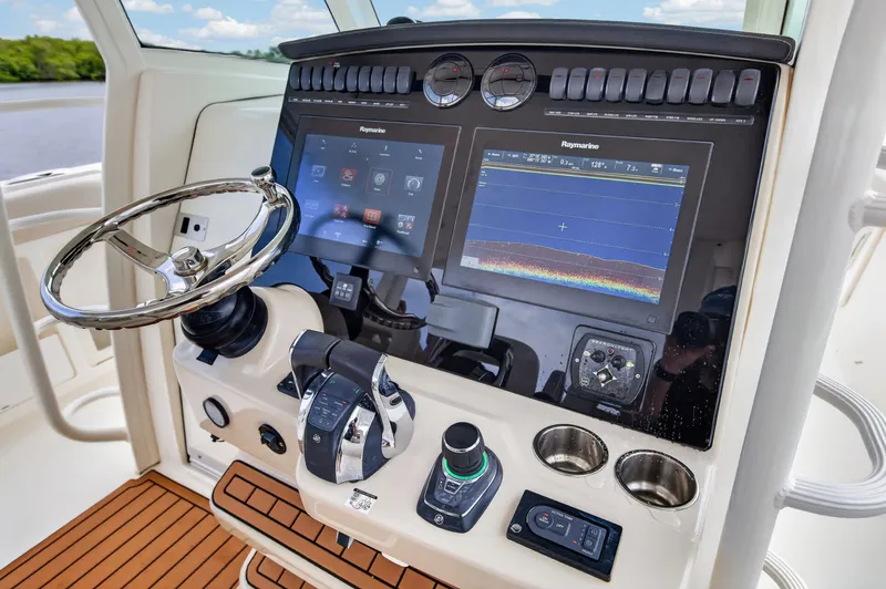 Slide: The Image of Boston Whaler 380 OUTRAGE 2018 - 60
