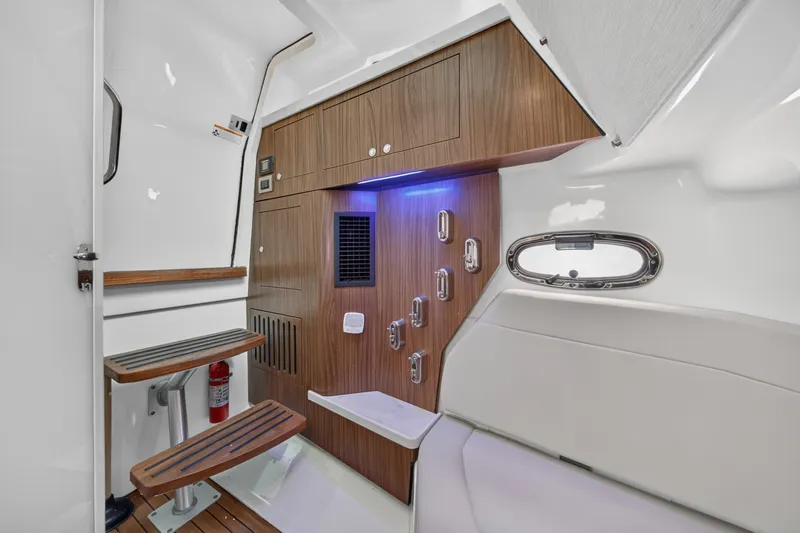 Slide: The Image of Boston Whaler 380 OUTRAGE 2018 - 25