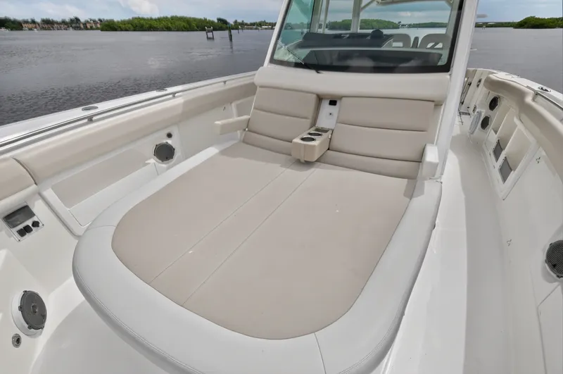 Slide: The Image of Boston Whaler 380 OUTRAGE 2018 - 33
