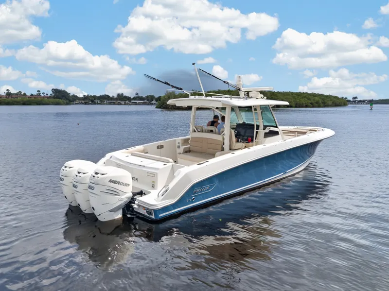Slide: The Image of Boston Whaler 380 OUTRAGE 2018 - 7