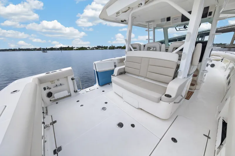 Slide: The Image of Boston Whaler 380 OUTRAGE 2018 - 43