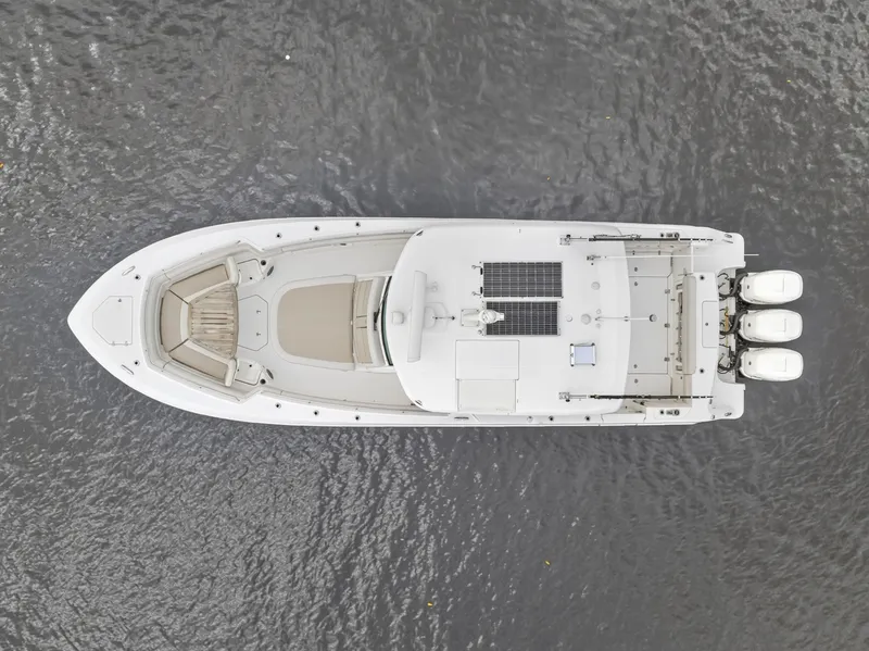Slide: The Image of Boston Whaler 380 OUTRAGE 2018 - 16