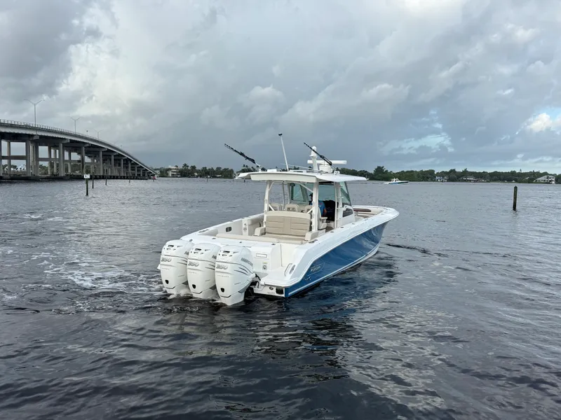 Slide: The Image of Boston Whaler 380 OUTRAGE 2018 - 6