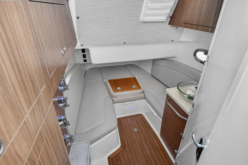 Slide: The Image of Boston Whaler 380 OUTRAGE 2018 - 18