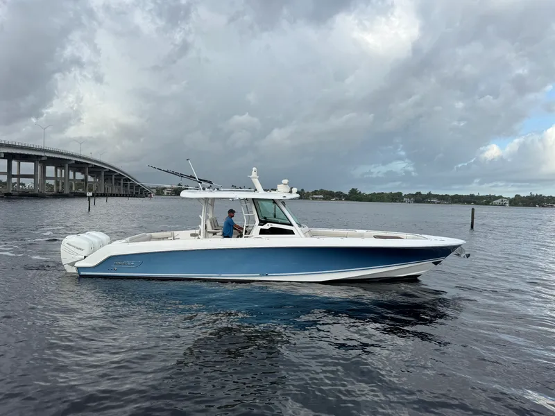 Slide: The Image of Boston Whaler 380 OUTRAGE 2018 - 4