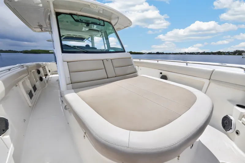 Slide: The Image of Boston Whaler 380 OUTRAGE 2018 - 32
