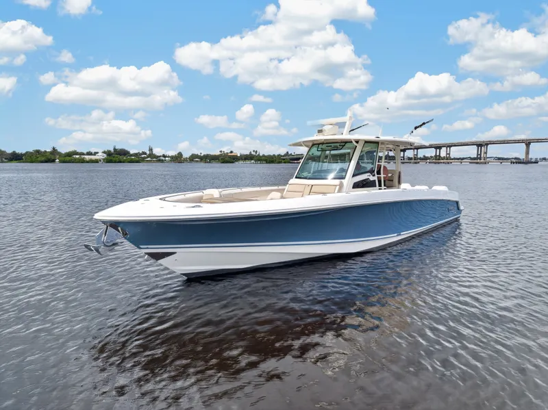 Slide: The Image of Boston Whaler 380 OUTRAGE 2018 - 6