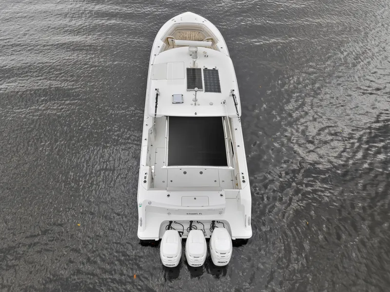 Slide: The Image of Boston Whaler 380 OUTRAGE 2018 - 14