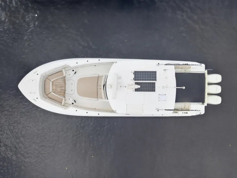 Slide: The Image of Boston Whaler 380 OUTRAGE 2018 - 17
