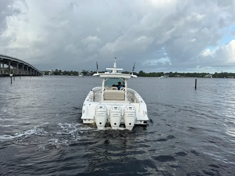 Slide: The Image of Boston Whaler 380 OUTRAGE 2018 - 7