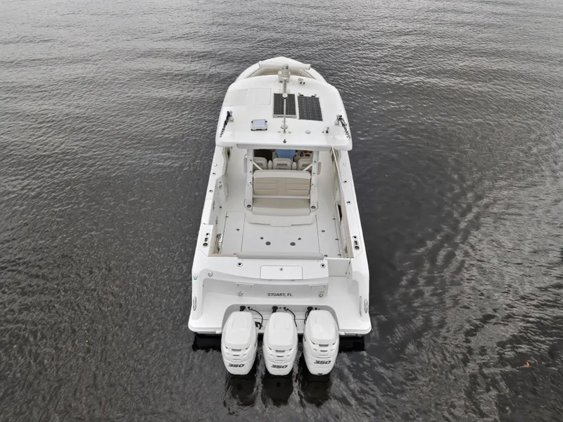 Slide: The Image of Boston Whaler 380 OUTRAGE 2018 - 15