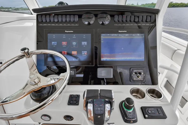 Slide: The Image of Boston Whaler 380 OUTRAGE 2018 - 65