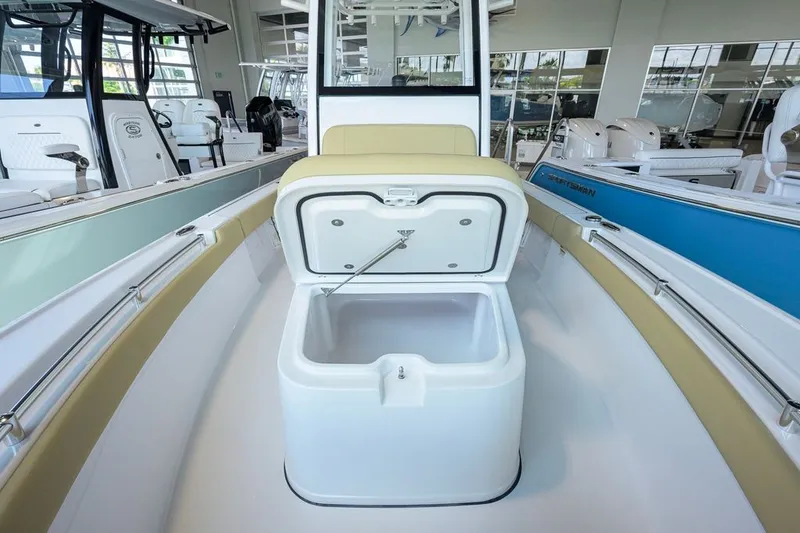Slide: The Image of Sportsman Masters 247OE Bay Boat 2026 - 16