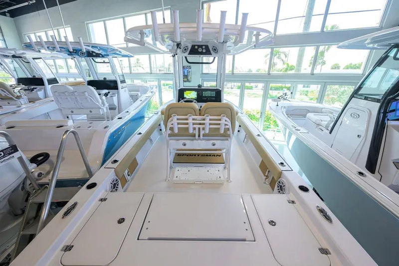 Slide: The Image of Sportsman Masters 247OE Bay Boat 2026 - 24