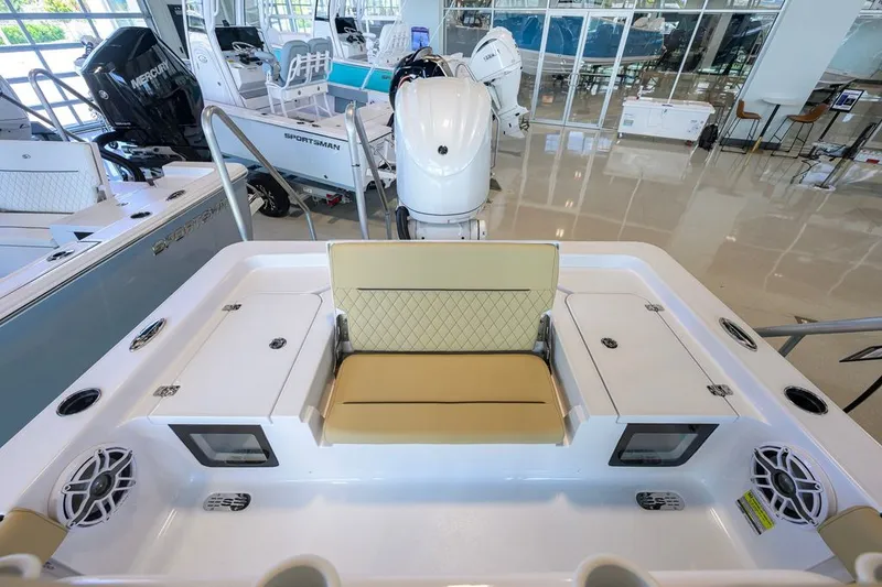 Slide: The Image of Sportsman Masters 247OE Bay Boat 2026 - 30