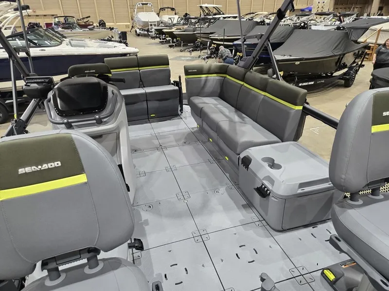 Slide: The Image of Sea-Doo Switch Fish™ 21 - 230 hp Painted 2026 - 10