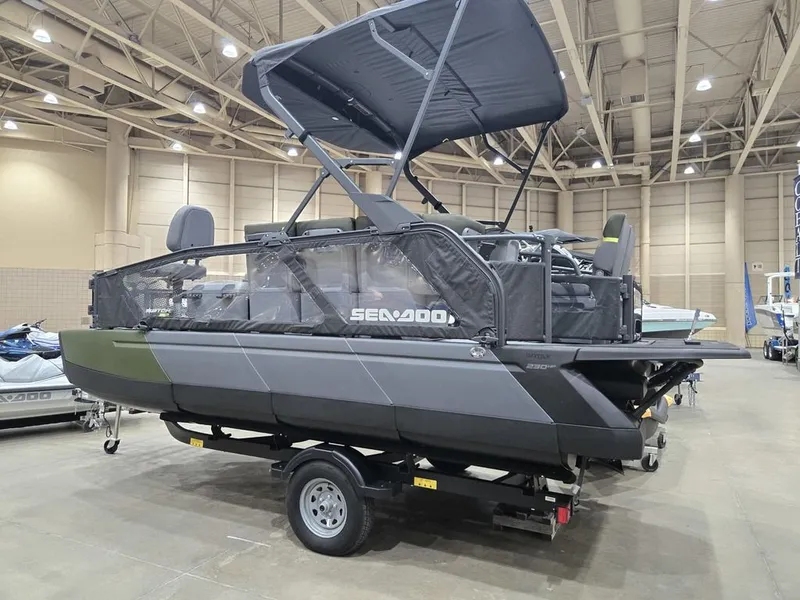 Slide: The Image of Sea-Doo Switch Fish™ 21 - 230 hp Painted 2026 - 4