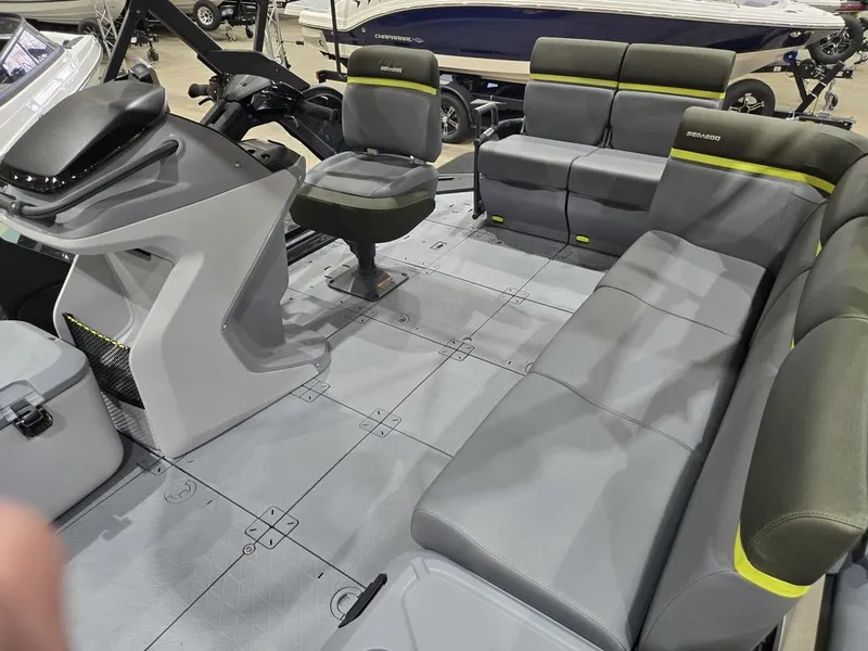Slide: The Image of Sea-Doo Switch Fish™ 21 - 230 hp Painted 2026 - 11