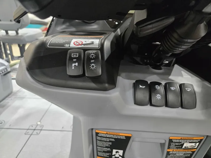 Slide: The Image of Sea-Doo Switch Fish™ 21 - 230 hp Painted 2026 - 14