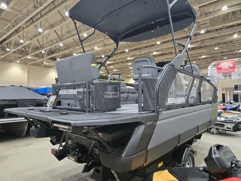 Slide: The Image of Sea-Doo Switch Fish™ 21 - 230 hp Painted 2026 - 6