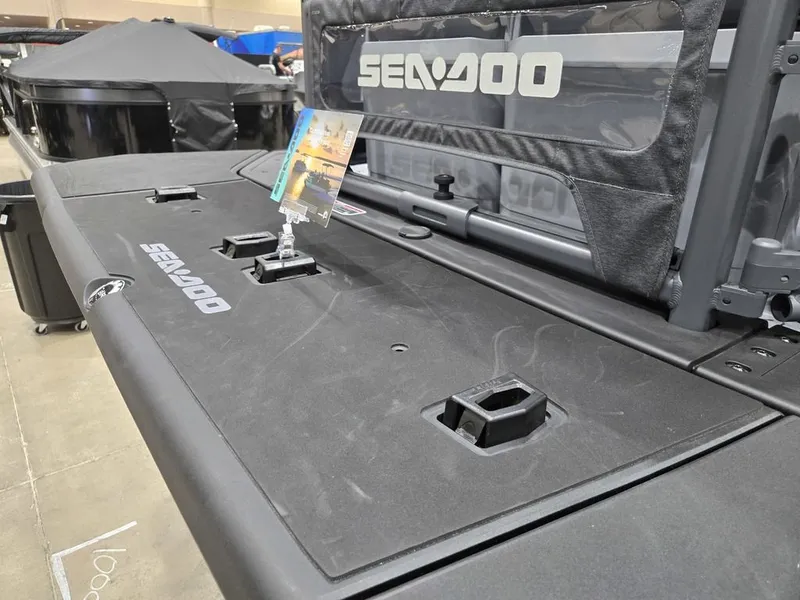 Slide: The Image of Sea-Doo Switch Fish™ 21 - 230 hp Painted 2026 - 7